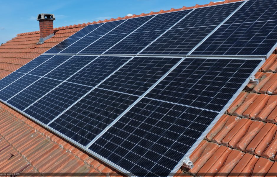 Solarni paneli na krovu kuće